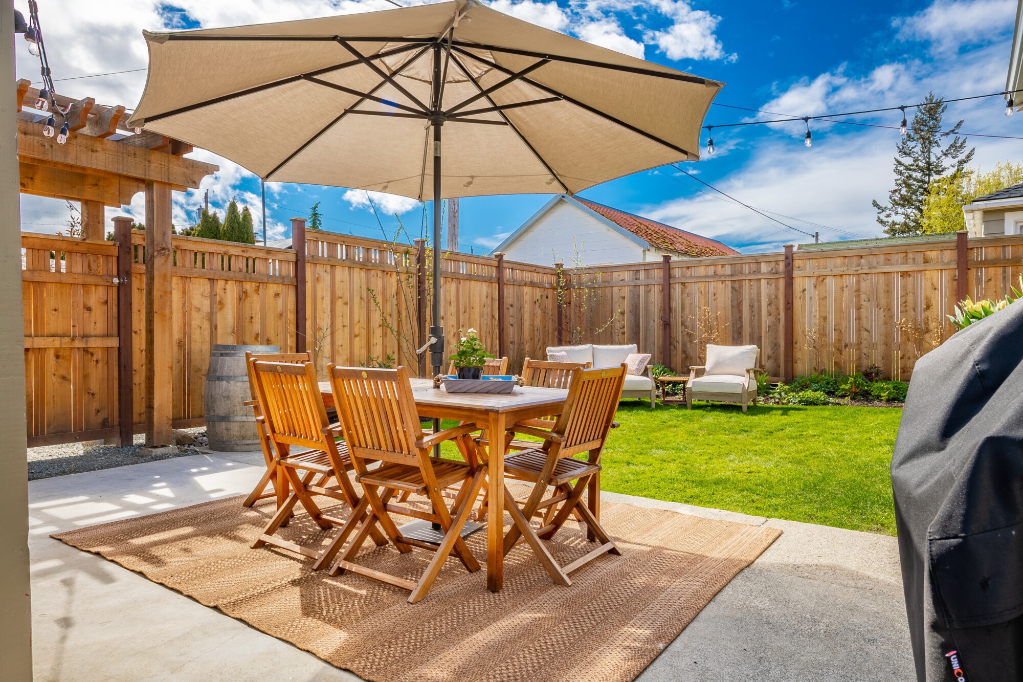 Garden Fence Types: Enhancing Your Outdoor Space